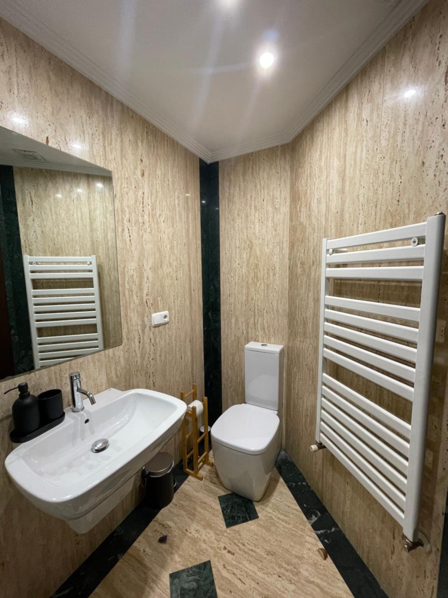 Atuaire Home Vivienda B Luminosa Parking Incluido En Plena Calle Comercial Burgo Εξωτερικό φωτογραφία