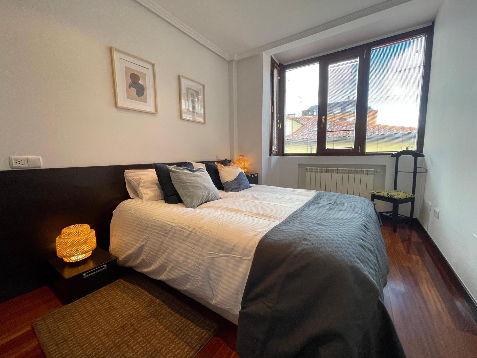 Atuaire Home Vivienda B Luminosa Parking Incluido En Plena Calle Comercial Burgo Εξωτερικό φωτογραφία